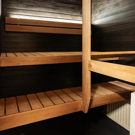 Warm Nordic Townhouse With Sauna & Forest Views Дом отдыха Рованиеми