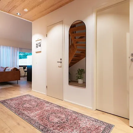 Warm Nordic Townhouse With Sauna & Forest Views Дом отдыха