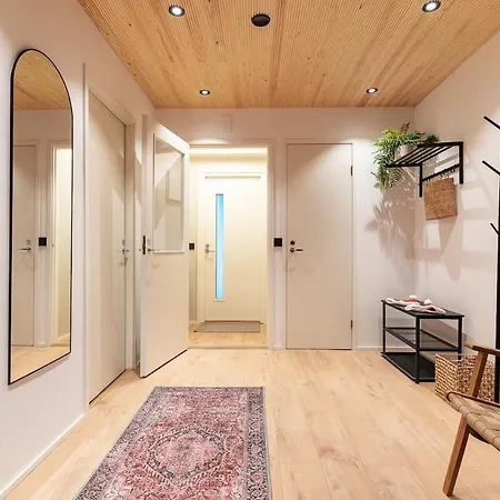 Warm Nordic Townhouse With Sauna & Forest Views Ferienhaus *