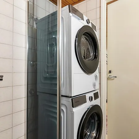 Warm Nordic Townhouse With Sauna & Forest Views Prázdninový dům *