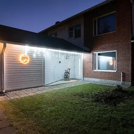 Warm Nordic Townhouse With Sauna & Forest Views Дом отдыха Рованиеми