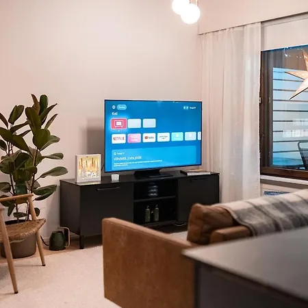 Warm Nordic Townhouse With Sauna & Forest Views Рованиеми