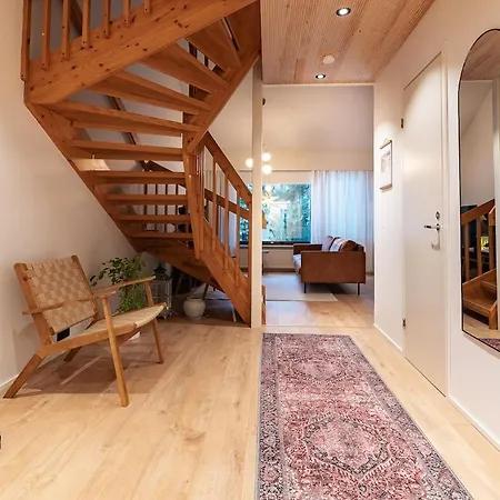 Warm Nordic Townhouse With Sauna & Forest Views