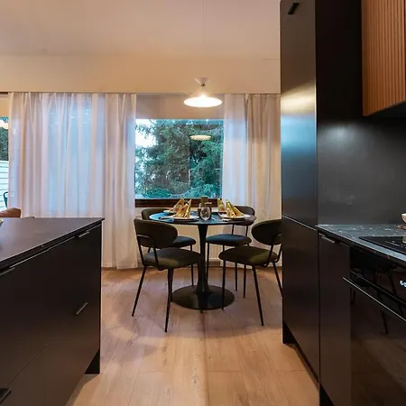 Warm Nordic Townhouse With Sauna & Forest Views