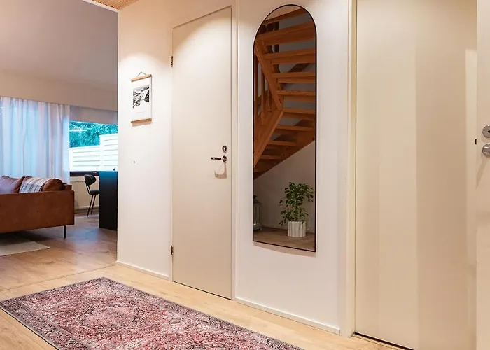 Warm Nordic Townhouse With Sauna & Forest Views Nyaraló