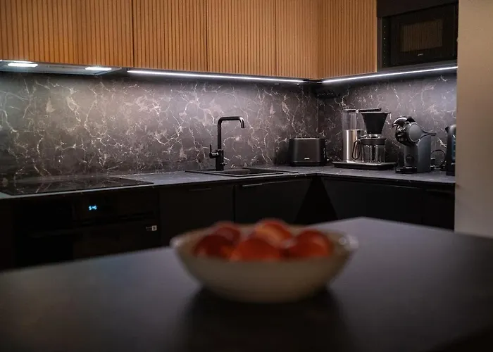 Warm Nordic Townhouse With Sauna & Forest Views *