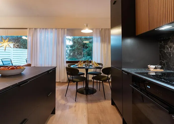 Warm Nordic Townhouse With Sauna & Forest Views